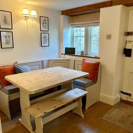 Hebe Cottage - Idyllic And Homely With Attention To Detail Atworth 외부 사진