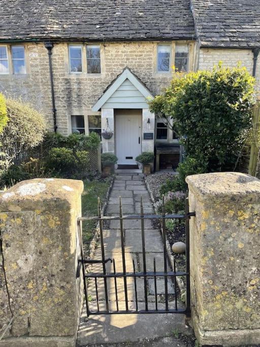 Hebe Cottage - Idyllic And Homely With Attention To Detail Atworth 외부 사진
