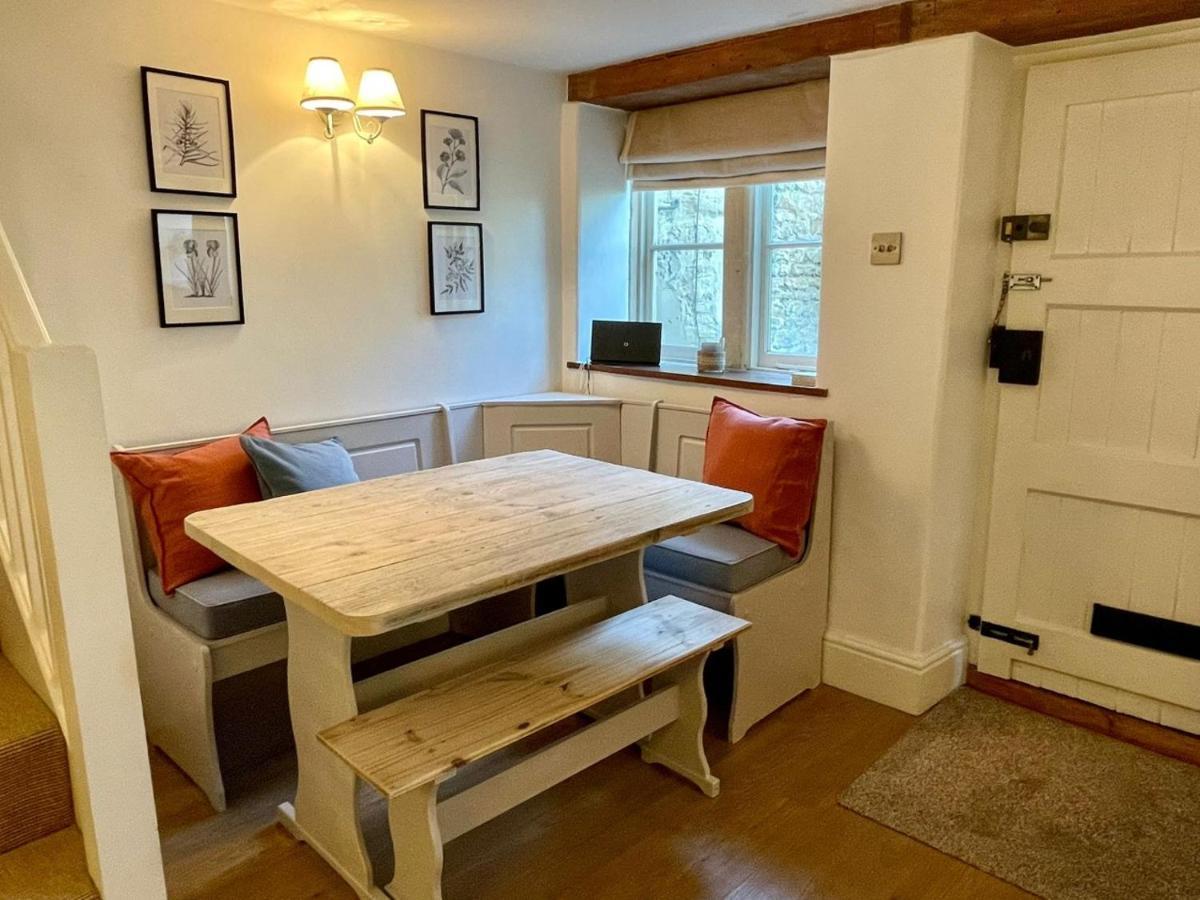 Hebe Cottage - Idyllic And Homely With Attention To Detail Atworth 외부 사진