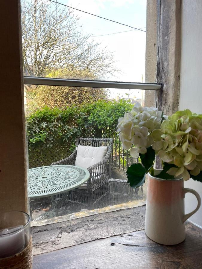 Hebe Cottage - Idyllic And Homely With Attention To Detail Atworth 외부 사진
