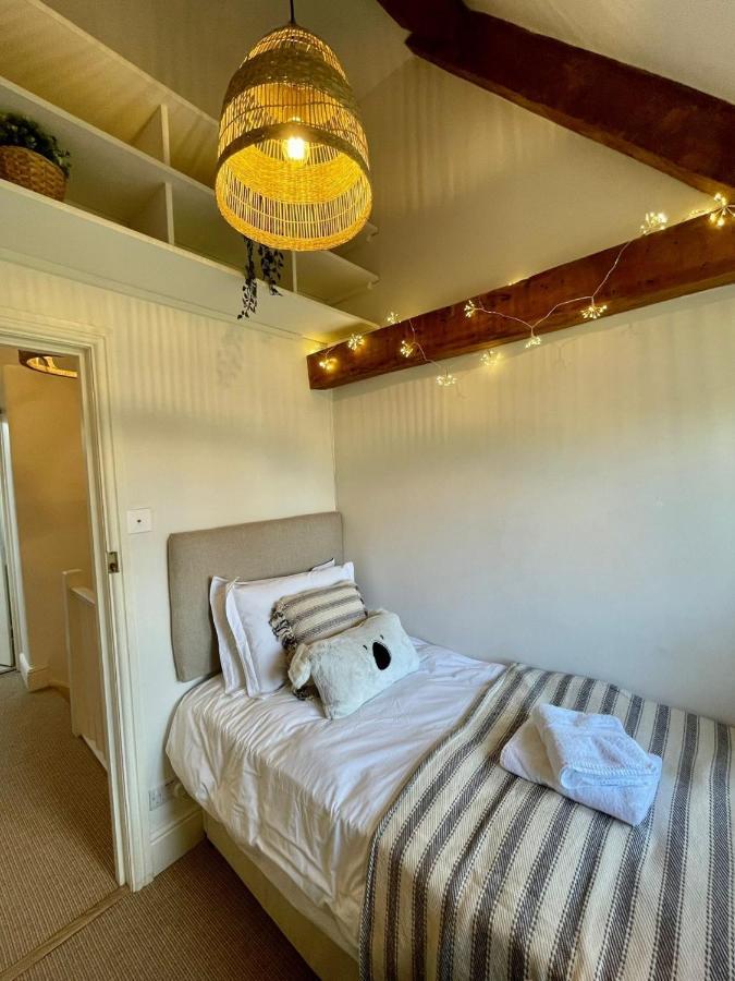 Hebe Cottage - Idyllic And Homely With Attention To Detail Atworth 외부 사진