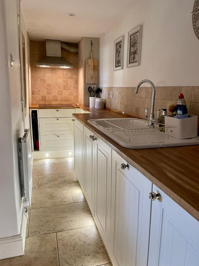 Hebe Cottage - Idyllic And Homely With Attention To Detail Atworth 외부 사진