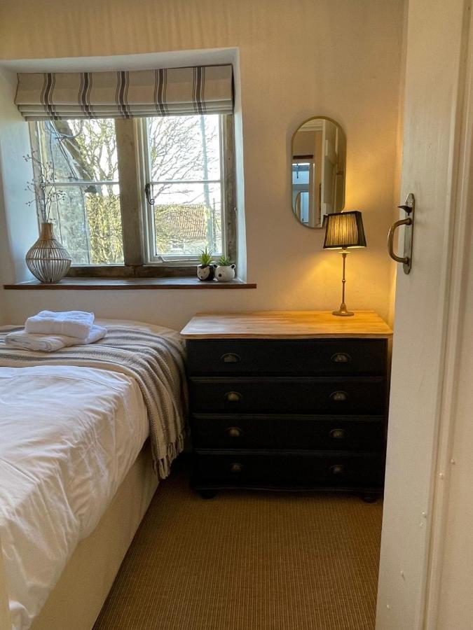 Hebe Cottage - Idyllic And Homely With Attention To Detail Atworth 외부 사진