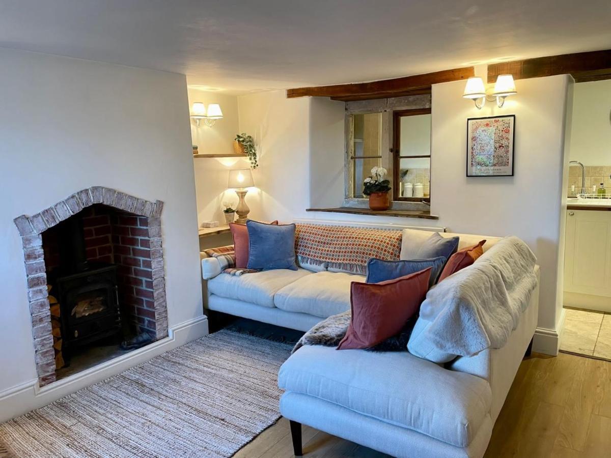 Hebe Cottage - Idyllic And Homely With Attention To Detail Atworth 외부 사진