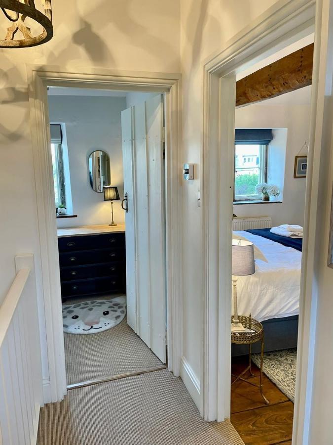Hebe Cottage - Idyllic And Homely With Attention To Detail Atworth 외부 사진