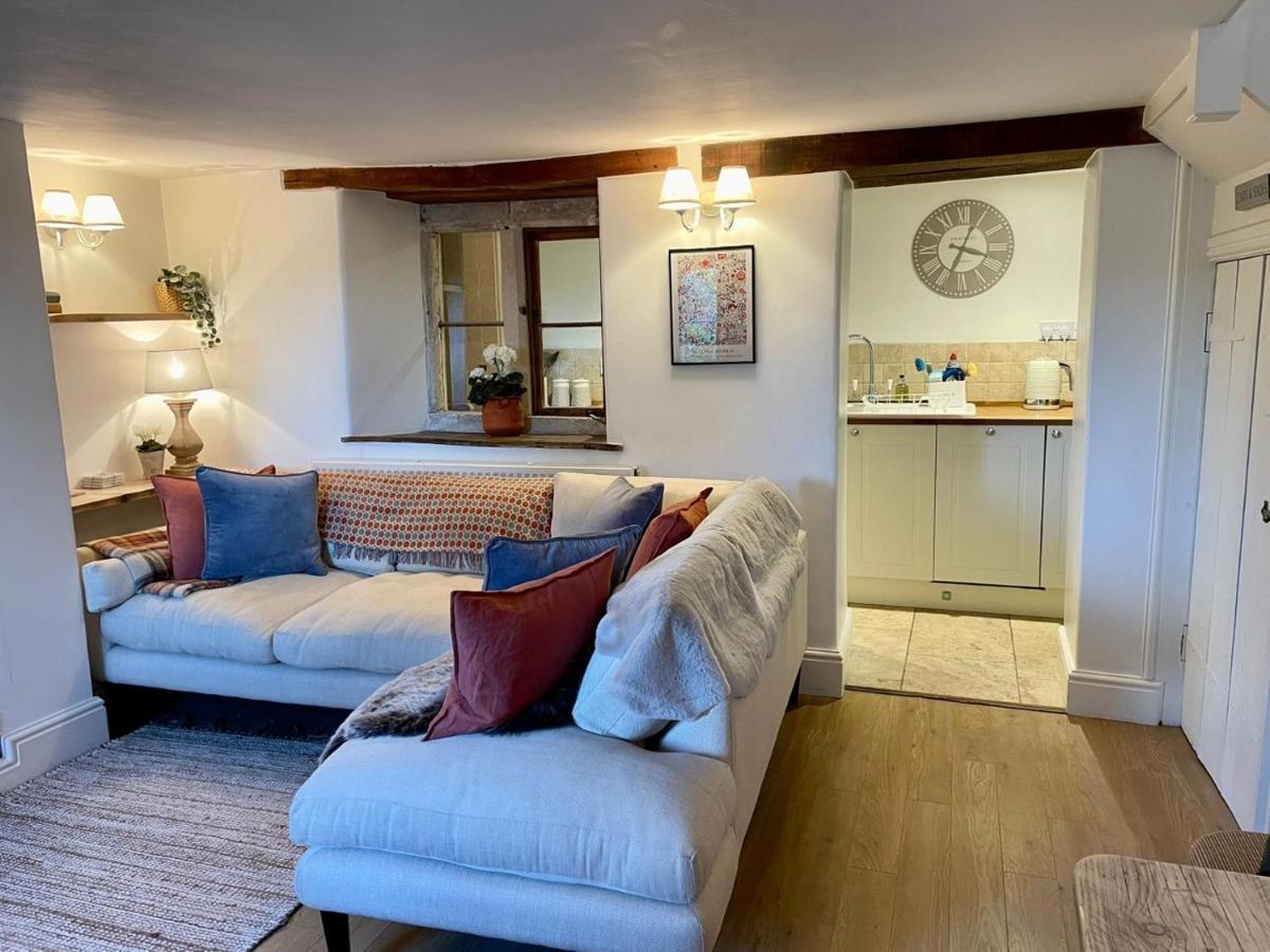 Hebe Cottage - Idyllic And Homely With Attention To Detail Atworth 외부 사진
