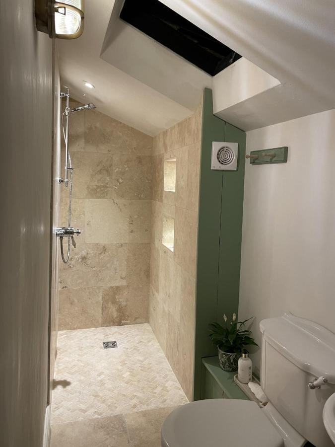 Hebe Cottage - Idyllic And Homely With Attention To Detail Atworth 외부 사진