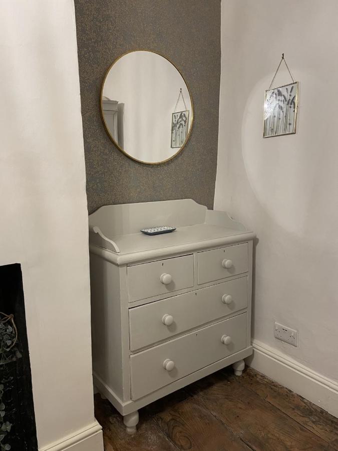 Hebe Cottage - Idyllic And Homely With Attention To Detail Atworth 외부 사진